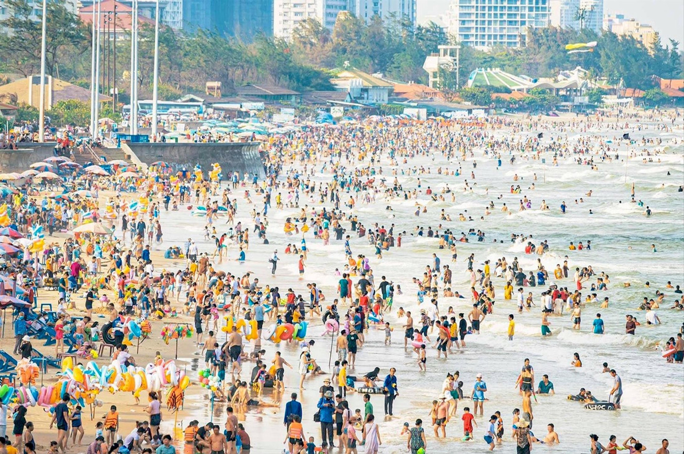 Ken đặc du khách tắm biển Vũng Tàu trong dịp lễ 10/3 âm lịch Ken đặc du khách tắm biển Vũng Tàu trong dịp lễ 10/3 âm lịch