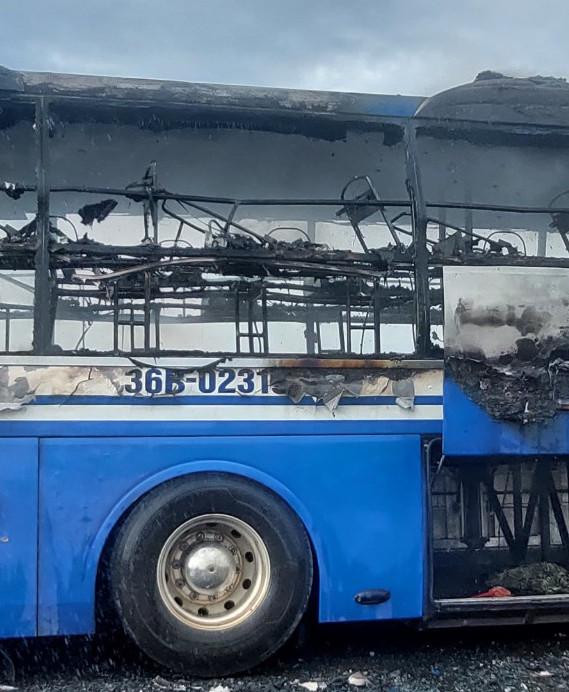 Công an đang khám nghiệm hiện trường, điều tra nguyên nhân.