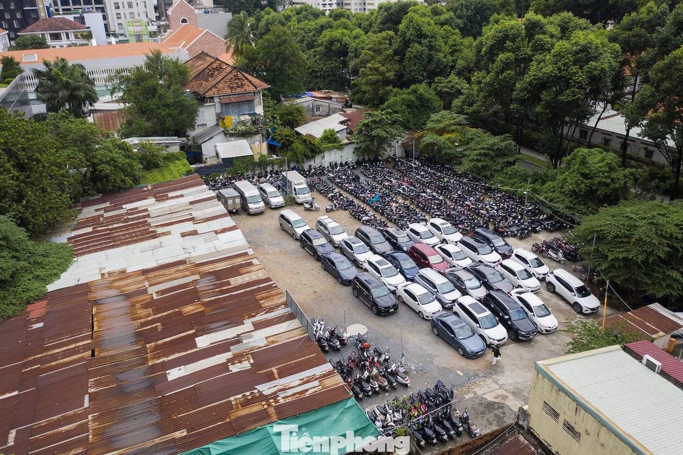 Quá trình Vinafood 2 xin chủ trương đầu tư dự án, thành lập liên doanh thực hiện dự án rồi bán đứt lô đất vàng, thoái vốn trong công ty liên doanh, Bộ Nông nghiệp và Phát triển Nông thôn, Bộ Tài chính, UBND TPHCM… đều có những văn bản hướng dẫn nhưng Vinafood 2 đã không thực hiện. Quá trình Vinafood 2 xin chủ trương đầu tư dự án, thành lập liên doanh thực hiện dự án rồi bán đứt lô đất vàng, thoái vốn trong công ty liên doanh, Bộ Nông nghiệp và Phát triển Nông thôn, Bộ Tài chính, UBND TPHCM… đều có những văn bản hướng dẫn nhưng Vinafood 2 đã không thực hiện.