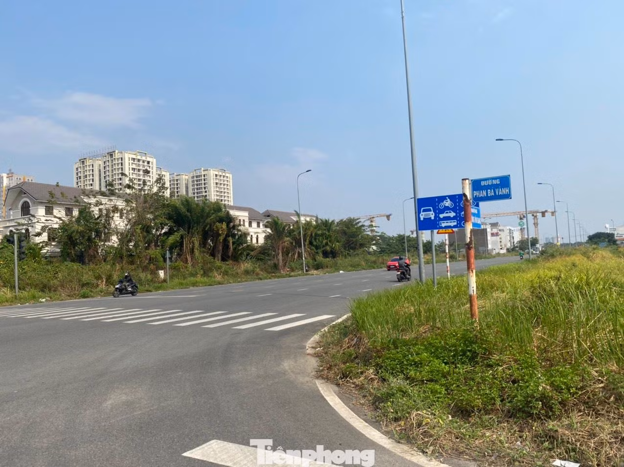 Theo kết luận thanh tra của Sở Tài nguyên Môi trường TPHCM, biết trong dự án Khu dân cư Thạnh Mỹ Lợi rộng 174 ha do Công ty Xây dựng và Kinh doanh nhà Phú Nhuận làm chủ đầu tư hạ tầng có 2,9ha đất công trình công cộng, Công ty CP Đầu tư Thương mại Đặng Trần của ông Đặng Phước Dừa làm thủ tục xin đầu tư dự án bệnh viện quy mô 500 giường bệnh. Theo kết luận thanh tra của Sở Tài nguyên Môi trường TPHCM, biết trong dự án Khu dân cư Thạnh Mỹ Lợi rộng 174 ha do Công ty Xây dựng và Kinh doanh nhà Phú Nhuận làm chủ đầu tư hạ tầng có 2,9ha đất công trình công cộng, Công ty CP Đầu tư Thương mại Đặng Trần của ông Đặng Phước Dừa làm thủ tục xin đầu tư dự án bệnh viện quy mô 500 giường bệnh.