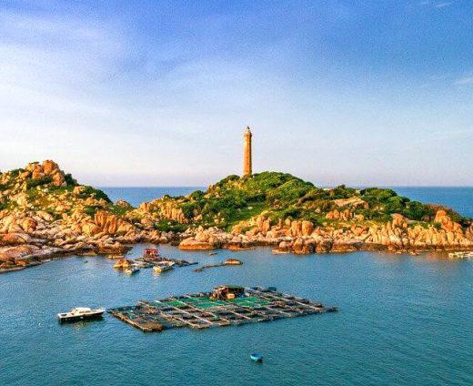 Mũi Kê Gà thuộc huyện Hàm Thuận Nam, tỉnh Bình Thuận-nơi có ngọn hải đăng Kê Gà được xây dựng hơn 100 năm trước, là một địa danh du lịch nổi tiếng của tỉnh Bình Thuận. Mũi Kê Gà thuộc huyện Hàm Thuận Nam, tỉnh Bình Thuận-nơi có ngọn hải đăng Kê Gà được xây dựng hơn 100 năm trước, là một địa danh du lịch nổi tiếng của tỉnh Bình Thuận.