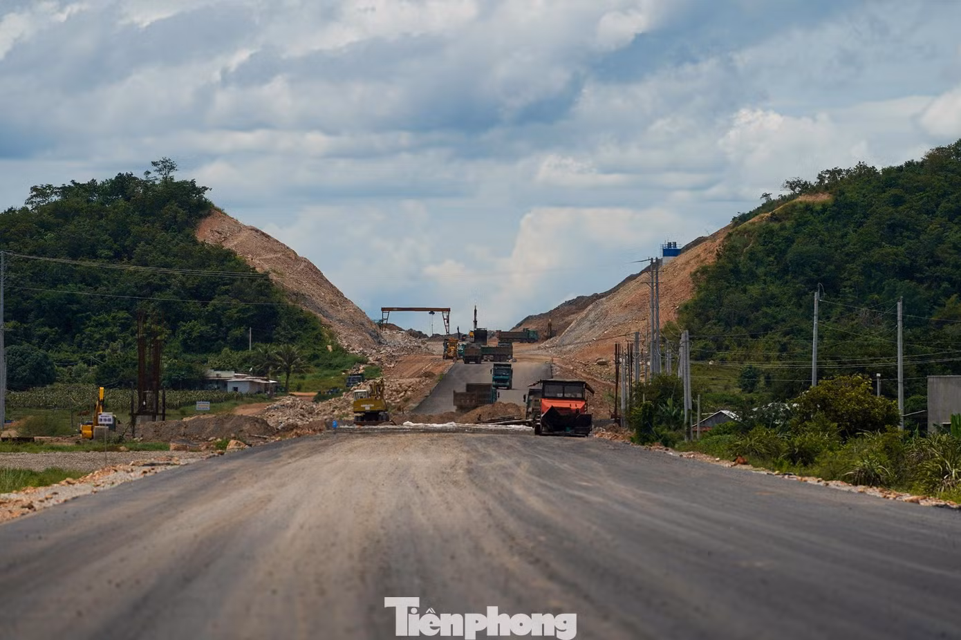 Từ đầu tháng 9, thời tiết ở Bình Thuận đã tạo thuận lợi cho các nhà thầu thi công cao tốc Vĩnh Hảo-Phan Thiết đẩy nhanh tiến độ, bù lại sản lượng bị hụt nhiều tháng qua. Từ đầu tháng 9, thời tiết ở Bình Thuận đã tạo thuận lợi cho các nhà thầu thi công cao tốc Vĩnh Hảo-Phan Thiết đẩy nhanh tiến độ, bù lại sản lượng bị hụt nhiều tháng qua.