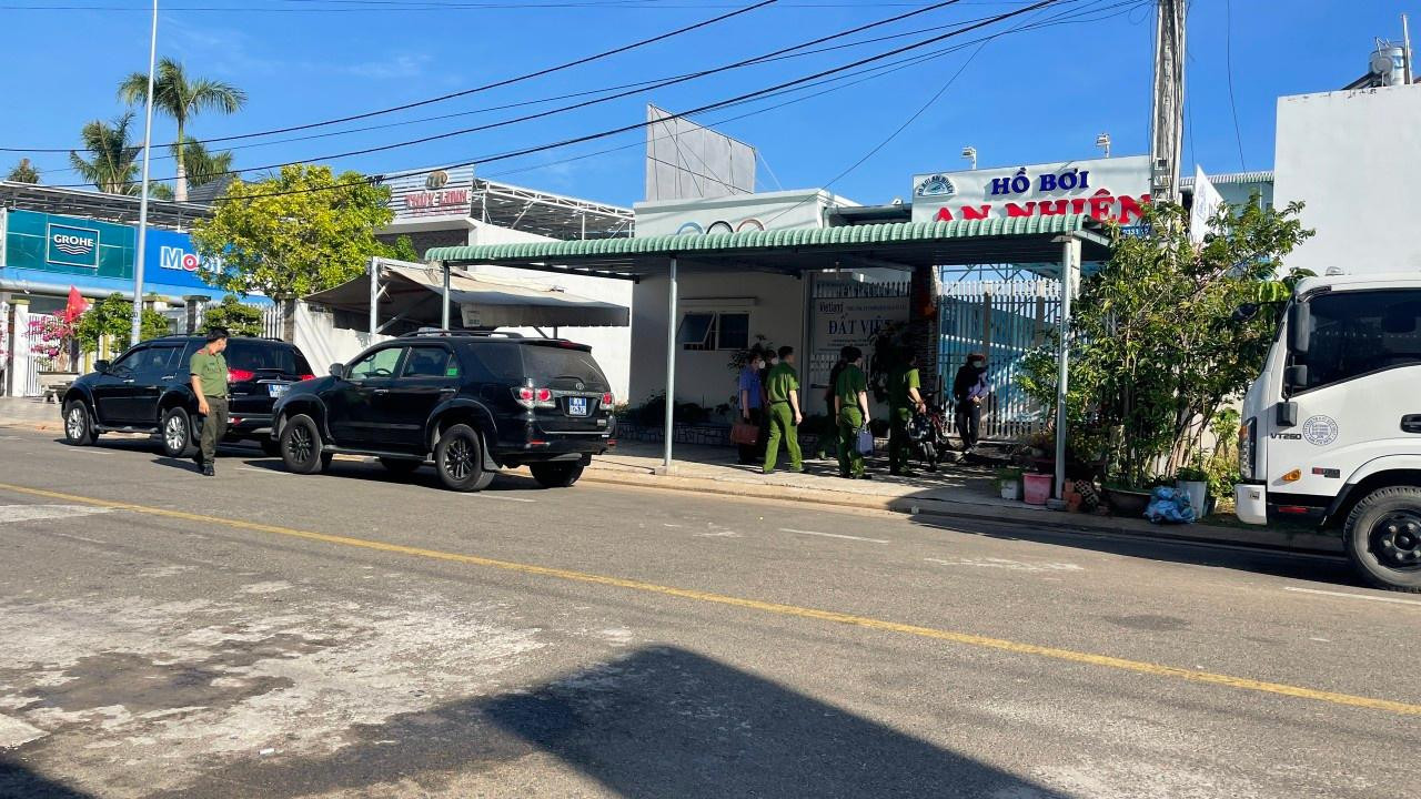 Công an đến khám xét nhà riêng của bị can Ngô Hiếu Toàn trên đường Phạm Hùng, TP.Phan Thiết.