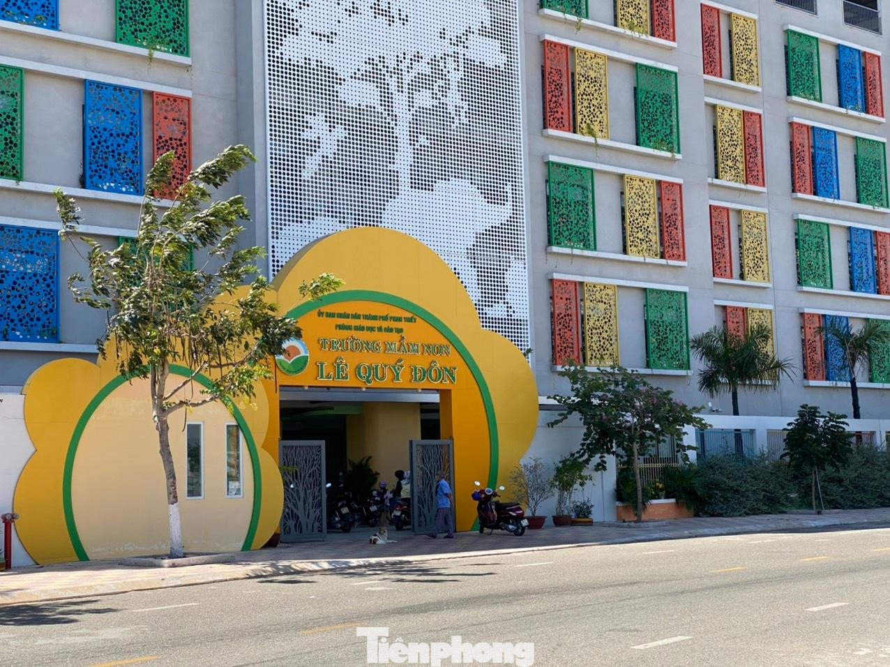 Trường Mần non Lê Quý Đôn do Công ty TNHH Giáo dục và Đầu tư Hòa Thắng thuê đất để xây trường tại Khu dân cư Trung tâm thương mại Bắc Phan Thiết. Trước kia, khu đất này đã được Nhà nước đền bù, giải tỏa và đầu tư cơ sở hạ tầng kỹ thuật hoàn chỉnh với tổng số tiền 300 tỷ đồng để đầu tư mở rộng đô thị, tạo quỹ đất sạch có giá trị cao để đấu giá quyền sử dụng đất. Trường Mần non Lê Quý Đôn do Công ty TNHH Giáo dục và Đầu tư Hòa Thắng thuê đất để xây trường tại Khu dân cư Trung tâm thương mại Bắc Phan Thiết. Trước kia, khu đất này đã được Nhà nước đền bù, giải tỏa và đầu tư cơ sở hạ tầng kỹ thuật hoàn chỉnh với tổng số tiền 300 tỷ đồng để đầu tư mở rộng đô thị, tạo quỹ đất sạch có giá trị cao để đấu giá quyền sử dụng đất.