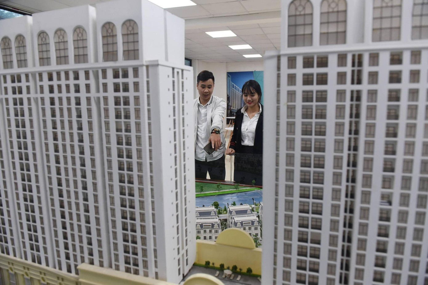 TPHCM sẽ kiểm tra tình hình chấp hành quy định pháp luật của các sàn giao dịch bất động sản trên địa bàn. TPHCM sẽ kiểm tra tình hình chấp hành quy định pháp luật của các sàn giao dịch bất động sản trên địa bàn.