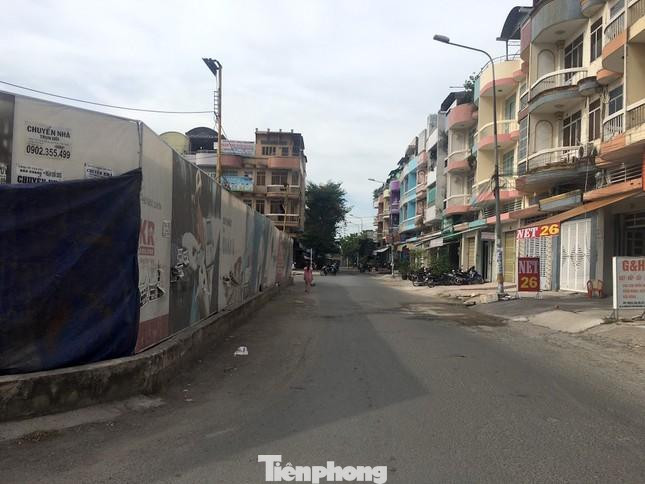 Dự án đã khởi công và mở bán 5 năm trước nhưng hiện tại đang ngưng thi công. Đây là chụp dự án ở đường số 18.