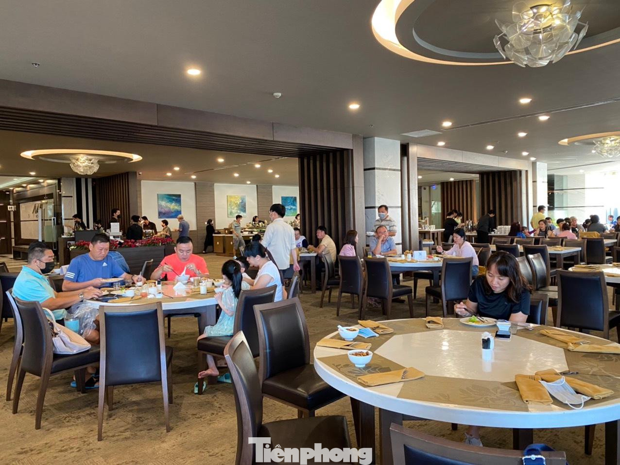 Các khách sạn 4-5 sao đều rơi vào tình trạng &quot;cháy phòng&quot;.