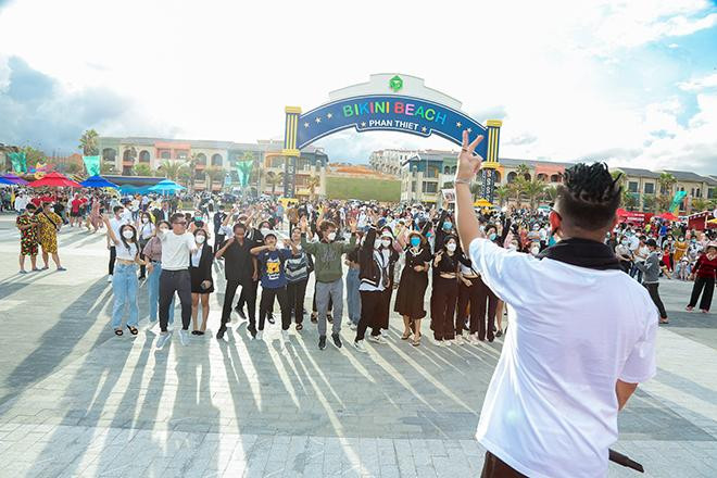 Nhiều hoạt động âm nhạc sôi động đã giúp Bình Thuận thu hút khách du lịch.
