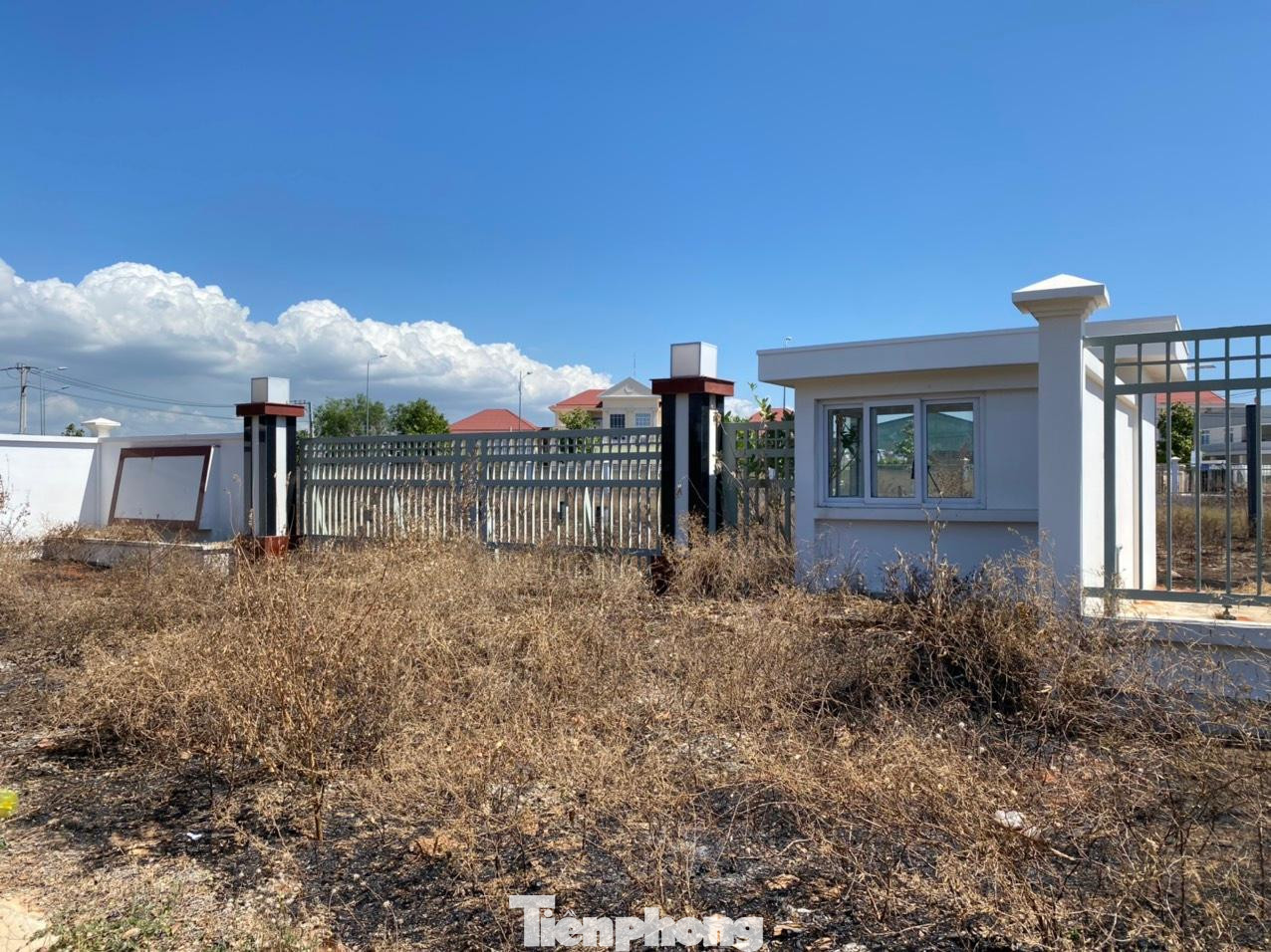 Trước đó, vào năm 2017, UBND tỉnh Bình Thuận cũng giao khu đất 4 mặt tiền rộng 6.126m2 cho Công ty CP Giáo dục Thiên Thần Kỷ Nguyên để xây dựng Trường Mẫu giáo Bắc Xuân An nhưng công ty này không triển khai xây dựng. Trước đó, vào năm 2017, UBND tỉnh Bình Thuận cũng giao khu đất 4 mặt tiền rộng 6.126m2 cho Công ty CP Giáo dục Thiên Thần Kỷ Nguyên để xây dựng Trường Mẫu giáo Bắc Xuân An nhưng công ty này không triển khai xây dựng.