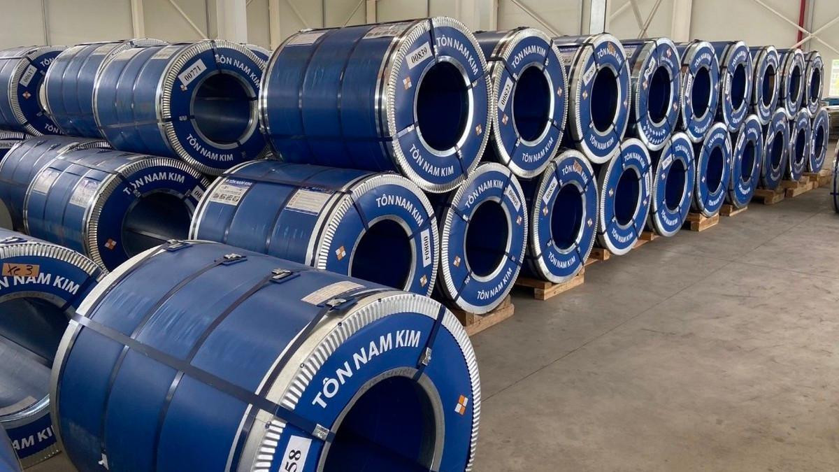 Một trong những nguyên nhân khiến Thép Nam Kim trượt dài thời gian qua là tình hình kinh doanh ngày càng ảm đạm.