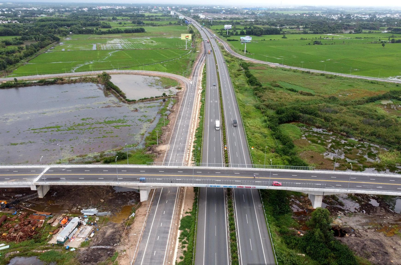 Hầu hết các dự án trong số 413 công trình đang được huyện Cần Giờ theo dõi thực hiện đều chậm tiến độ hoặc chậm quyết toán theo quy định. Hầu hết các dự án trong số 413 công trình đang được huyện Cần Giờ theo dõi thực hiện đều chậm tiến độ hoặc chậm quyết toán theo quy định.