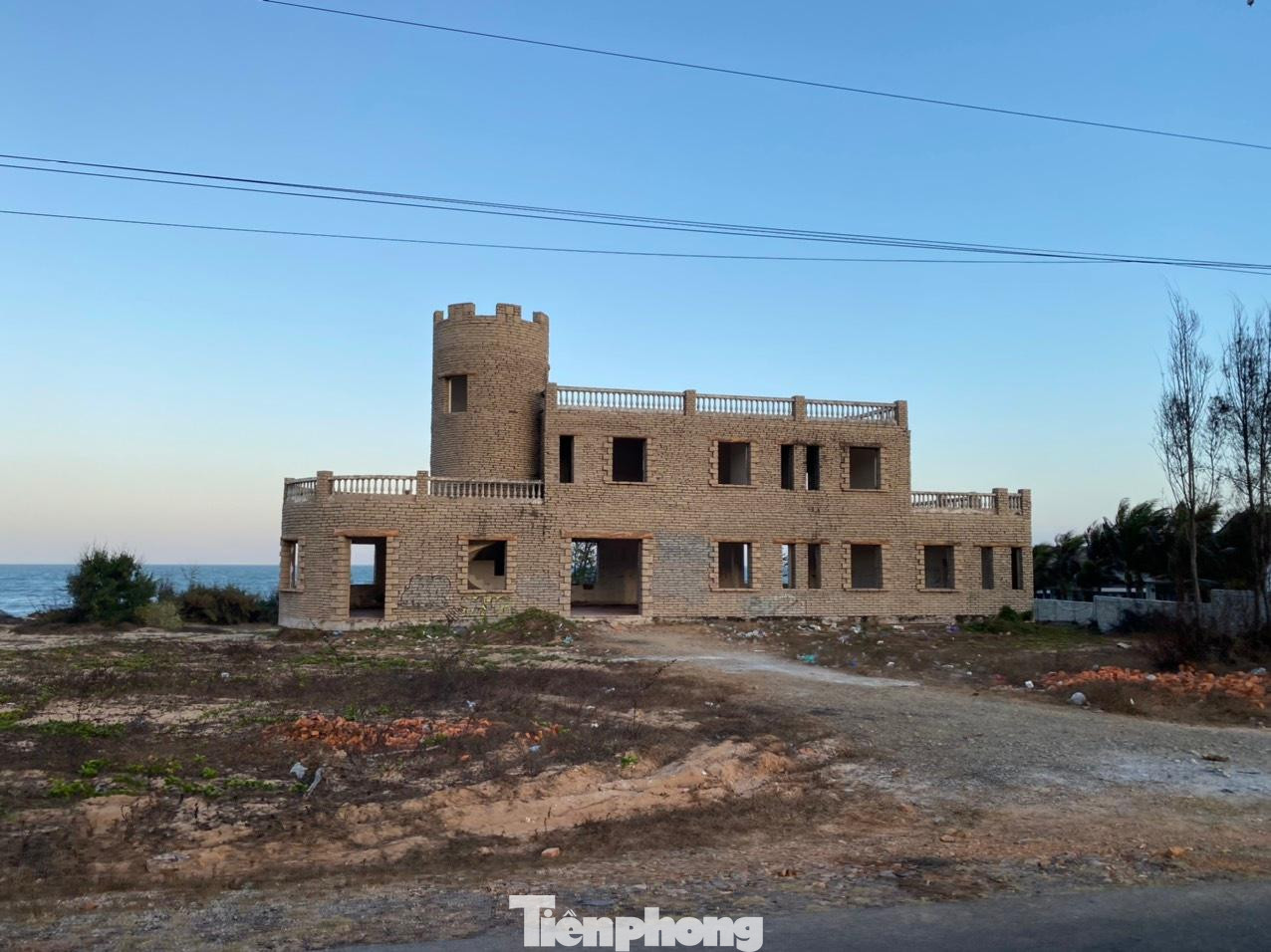 Cụ thể, Mũi Kê Gà đang đón các dự án hạ tầng lớn như cao tốc Phan Thiết-Dầu Giây, Phan Thiết-Vĩnh Hảo. Đồng thời hàng loạt tuyến đường kết nối cao tốc đến Vịnh Hòn Lan như Hàm Kiệm-Tiến Thành, ĐT.719 và ĐT.719B cũng đang được gấp rút chuẩn bị triển khai. Cụ thể, Mũi Kê Gà đang đón các dự án hạ tầng lớn như cao tốc Phan Thiết-Dầu Giây, Phan Thiết-Vĩnh Hảo. Đồng thời hàng loạt tuyến đường kết nối cao tốc đến Vịnh Hòn Lan như Hàm Kiệm-Tiến Thành, ĐT.719 và ĐT.719B cũng đang được gấp rút chuẩn bị triển khai.