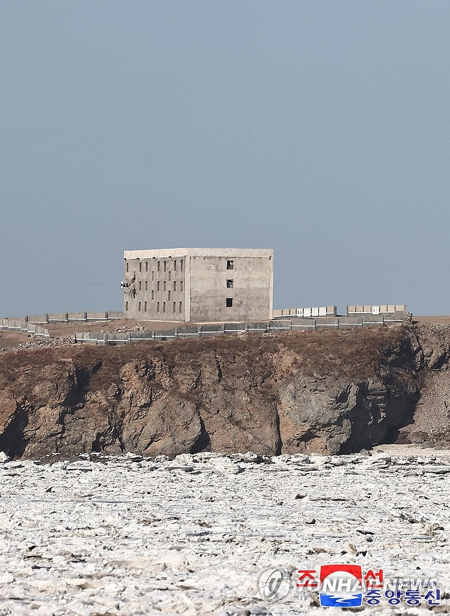 Tên lửa bắn trúng một mục tiêu giả định. (Ảnh: Yonhap) Tên lửa bắn trúng một mục tiêu giả định. (Ảnh: Yonhap)