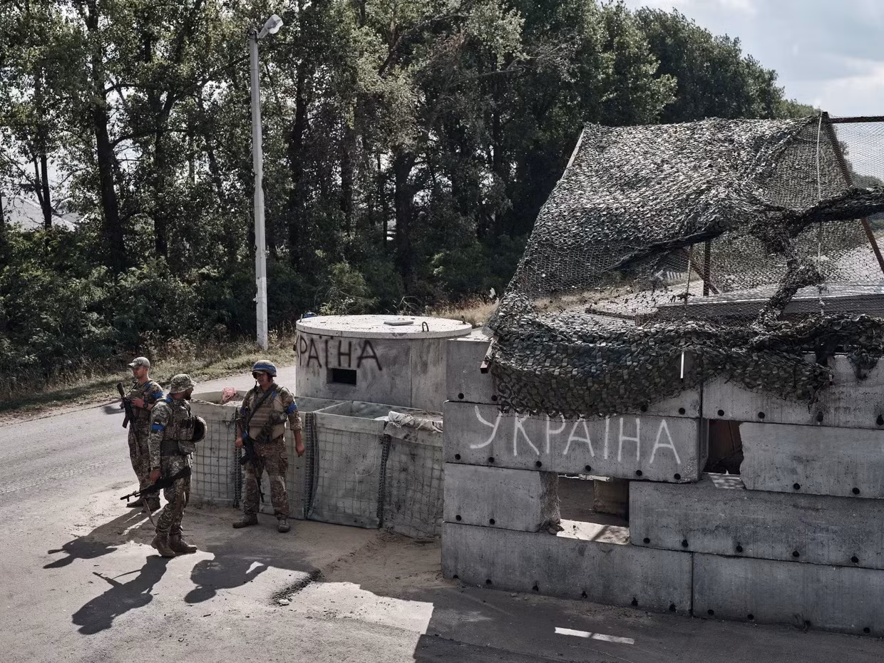 Một điểm kiểm soát của lực lượng Ukraine ở thị trấn Sudzha (tỉnh Kursk, Nga). (Ảnh: Getty Images)