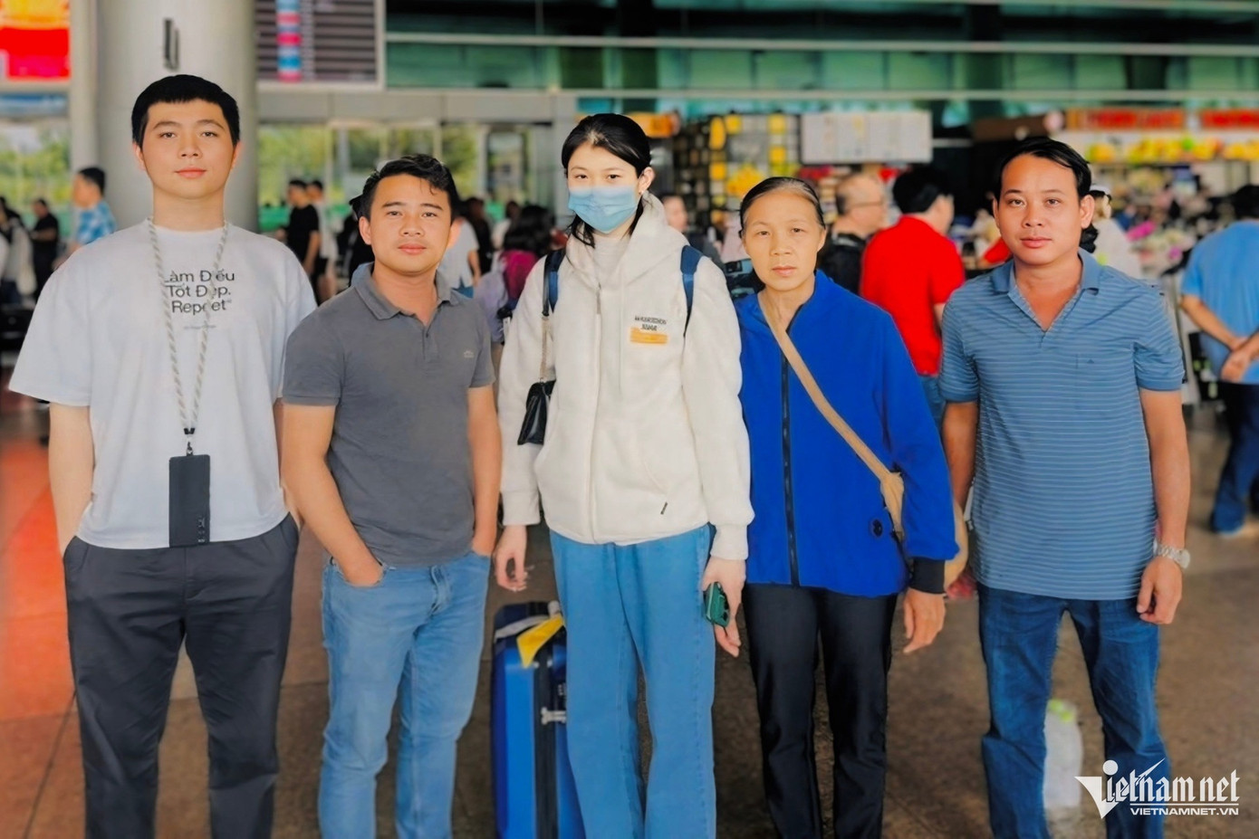 Gia đình đã đón được em Lìu Ngọc Hằng tại sân bay. Ảnh: V.Đ Gia đình đã đón được em Lìu Ngọc Hằng tại sân bay. Ảnh: V.Đ