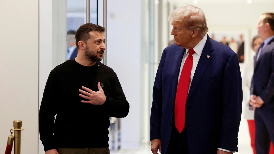 Tổng thống Mỹ Donald Trump và Tổng thống Ukraine Volodymyr Zelensky. (Ảnh: AP)