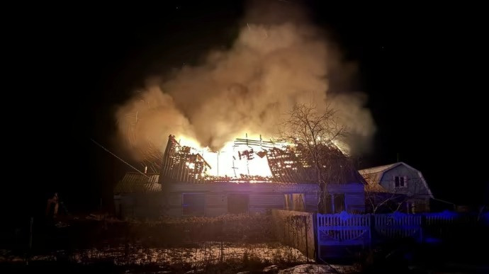 Hậu quả cuộc tấn công bằng máy bay không người lái của Nga đêm 22 rạng sáng 23/2. (Ảnh: Pravda)