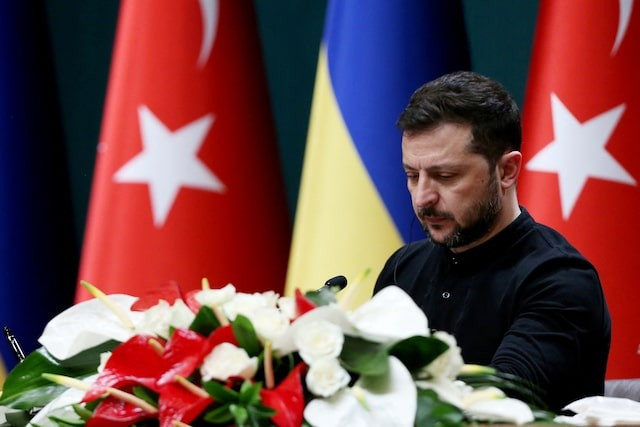 Tổng thống Ukraine Volodymyr Zelensky họp báo tại Ankara (Thổ Nhĩ Kỳ) hôm 18/2. (Ảnh: Reuters) Tổng thống Ukraine Volodymyr Zelensky họp báo tại Ankara (Thổ Nhĩ Kỳ) hôm 18/2. (Ảnh: Reuters)