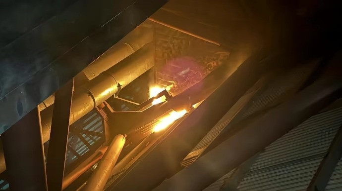 Phần mái của lò phản ứng bị hư hại. (Ảnh: Pravda) Phần mái của lò phản ứng bị hư hại. (Ảnh: Pravda)