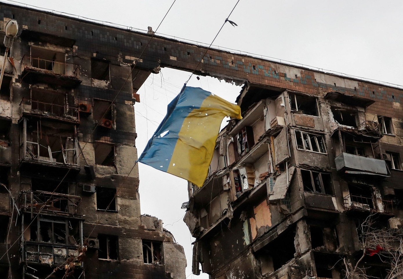Cảnh tan hoang ở Mariupol tháng 4/2022. (Ảnh: Reuters)