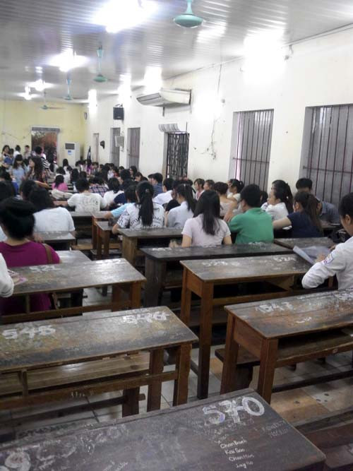 Mỗi bàn đều được đánh số thứ tự