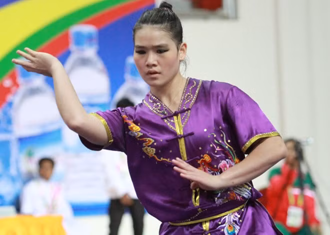 Nữ VĐV Cheau Xuen Tai của Malaysia ở nội dung quyền thuật nam