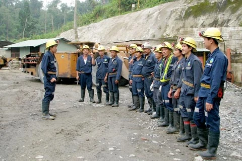 Các thợ mỏ đã sẵn sàng, chuẩn bị vào ca.