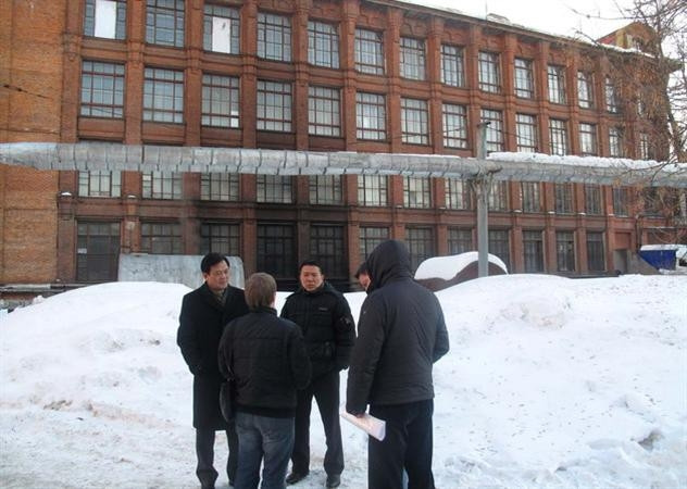 Ban công tác cộng đồng trực thuộc Đại sứ quán Việt Nam tại Nga đã cử đại diện tới hiện trường để điều tra tình hình tại chỗ và giúp khắc phục hậu quả vụ hỏa hoạn. Ban công tác cộng đồng trực thuộc Đại sứ quán Việt Nam tại Nga đã cử đại diện tới hiện trường để điều tra tình hình tại chỗ và giúp khắc phục hậu quả vụ hỏa hoạn. (Nguồn: phân xã Mátxcơva)