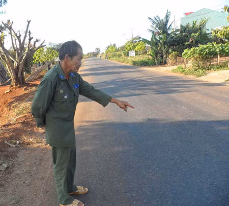 Ông Trần Minh chỉ nơi Tạo vứt con