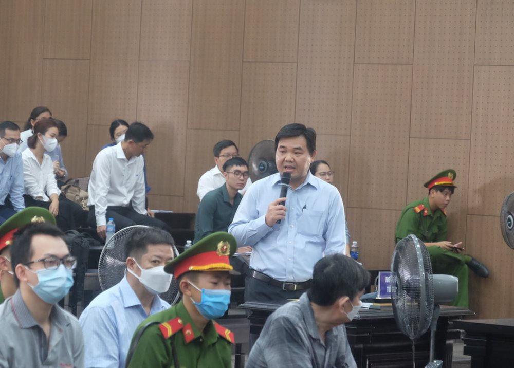 Ông Phạm Văn Hiền phát biểu. Ông Phạm Văn Hiền phát biểu.