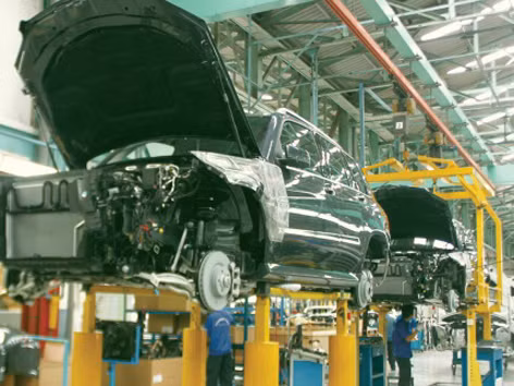 Việt Nam là thị trường thứ 3 giới thiệu mẫu xe GLK, chỉ sau Đức và Mỹ, đây là mẫu xe được lắp ráp trong nước và cũng là dòng xe chiến lược của Mercedes-Benz