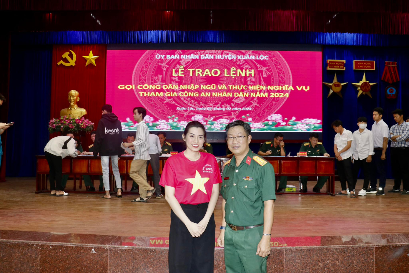 Trong mùa tuyển quân năm 2024, Bùi Thị Phương Ngọc - top 15 Hoa hậu Đại dương Việt Nam 2023 - là một trong bốn bông hồng ở tỉnh Đồng Nai tình nguyện lên đường nhập ngũ. Cô đã viết đơn tình nguyện nhập ngũ, với mong muốn đóng góp sức trẻ của mình cho công cuộc xây dựng và bảo vệ Tổ quốc.