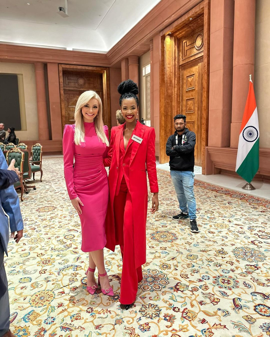 Chombo năm nay 26 tuổi, đăng quang Miss Botswana 2022 và giành quyền tham dự Hoa hậu Thế giới lần thứ 71. Người đẹp có bằng luật của Đại học Botswana và hiện là luật sư tại Tòa án tối cao Botswana. Cô đang điều hành dự án giúp đỡ trẻ em có hoàn cảnh khó khăn. Chombo thường xuyên tổ chức các chuyến đi chơi, giải trí cho trẻ em nghèo. Cô cũng cung cấp các dịch vụ kiểm tra y tế, tổ chức các hoạt động giáo dục về chơi nhạc cụ, các bài học nghệ thuật... cho trẻ em.