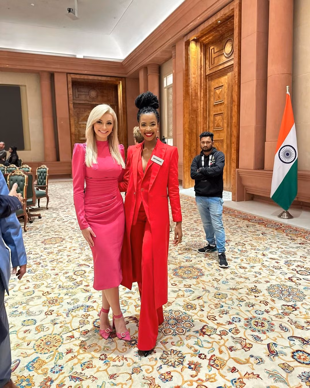 Chombo năm nay 26 tuổi, đăng quang Miss Botswana 2022 và giành quyền tham dự Hoa hậu Thế giới lần thứ 71. Người đẹp có bằng luật của Đại học Botswana và hiện là luật sư tại Tòa án tối cao Botswana. Cô đang điều hành dự án giúp đỡ trẻ em có hoàn cảnh khó khăn. Chombo thường xuyên tổ chức các chuyến đi chơi, giải trí cho trẻ em nghèo. Cô cũng cung cấp các dịch vụ kiểm tra y tế, tổ chức các hoạt động giáo dục về chơi nhạc cụ, các bài học nghệ thuật... cho trẻ em.