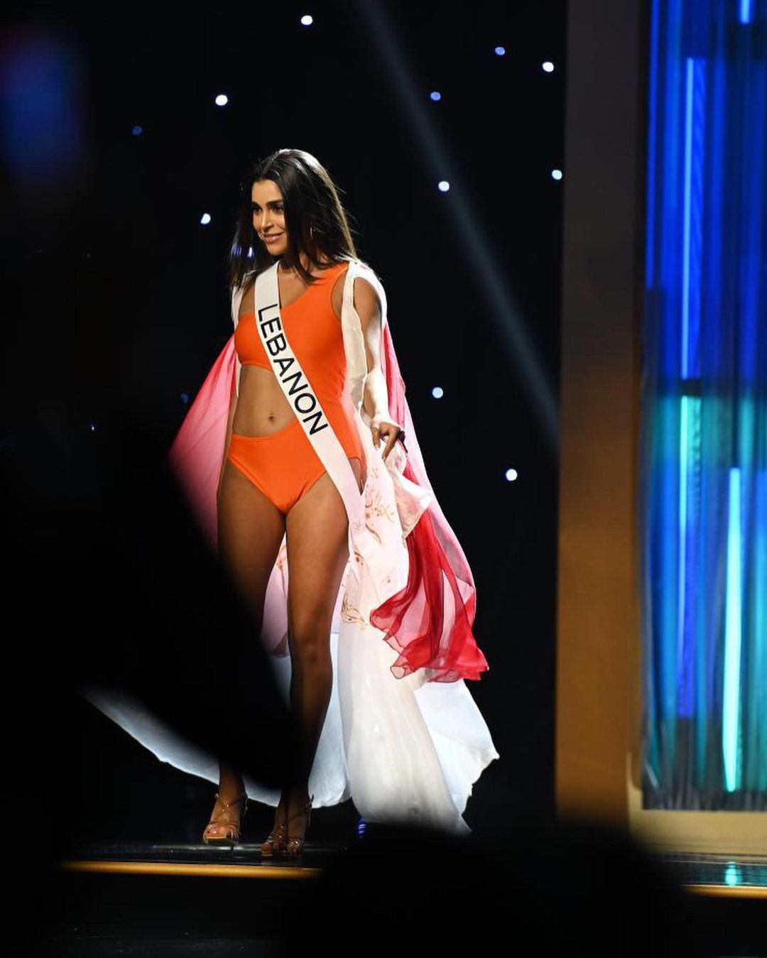 Năm 2022, Yasmina đại diện Lebanon tham gia Miss Universe nhưng không đạt thành tích. Nhiều khán giả cho rằng quyết định đến với Miss World 2024 của Yasmina là sáng suốt vì vẻ đẹp tri thức của cô được sân chơi này ưa chuộng.