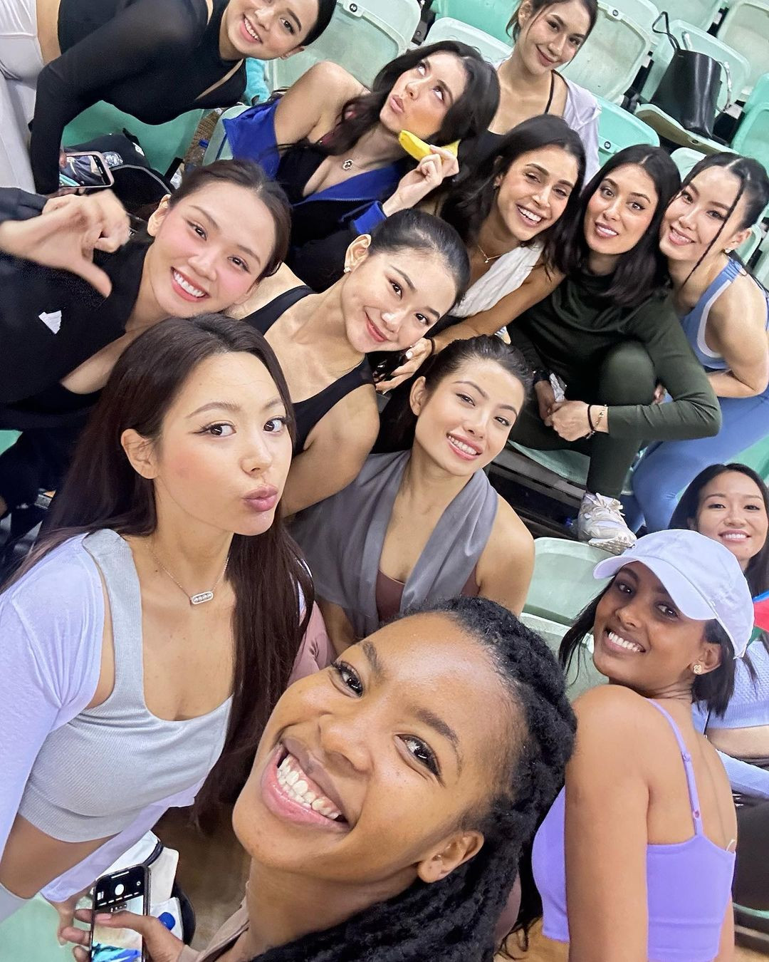 Mai Phương và các thí sinh trong phần thi Người đẹp Thể thao sáng 22/2.