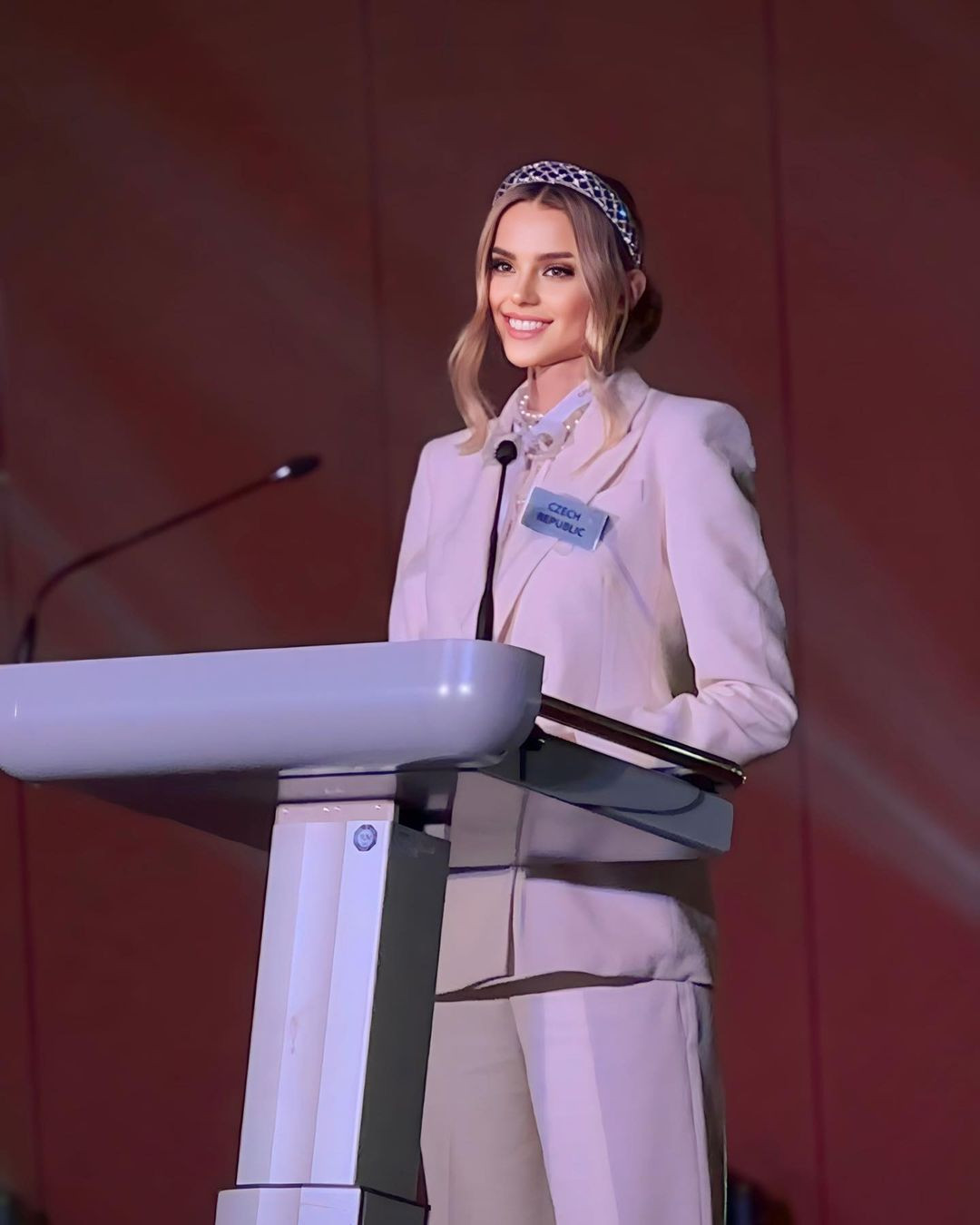 Đại diện Cộng hoà Czech - Krystyna Pyszková được nhận xét là ứng viên sáng giá của khu vực châu Âu. Cô được nhiều chuyên trang sắc đẹp yêu mến vì vẻ đẹp trong trẻo như búp bê.