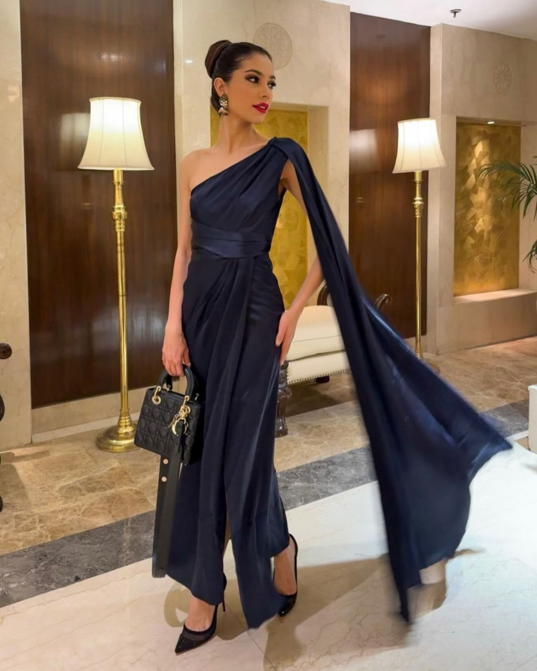 Camila có khả năng nói được 5 thứ tiếng: Pháp, Anh, Italia, Đức và Tây Ban Nha. Đây được xem là lợi thế lớn của cô khi tham gia đấu trường sắc đẹp quốc tế. Trong nhiệm kỳ của mình, cô đã đi công tác ở nhiều quốc gia và tham gia nhiều buổi hội thảo, thăm đại sứ quán, các cơ quan tại chức ở nước ngoài, các tổ chức từ thiện ở khắp nơi trên thế giới.