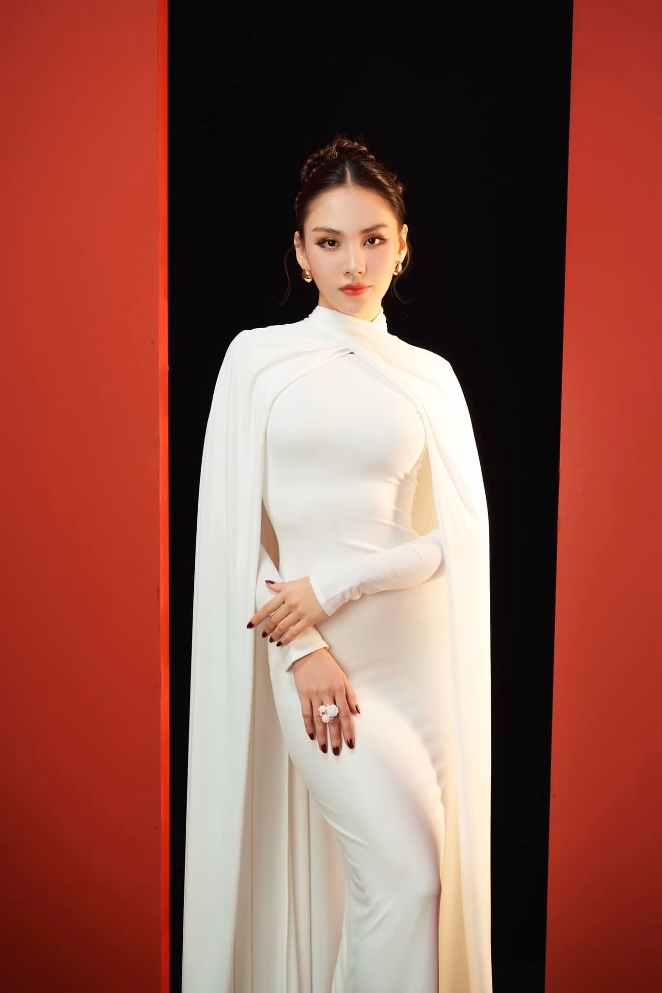 Mai Phương chụp ảnh với chủ tịch Miss World - Julia Morley sau phần thi Head to Head Challenge. Mai Phương chụp ảnh với chủ tịch Miss World - Julia Morley sau phần thi Head to Head Challenge.