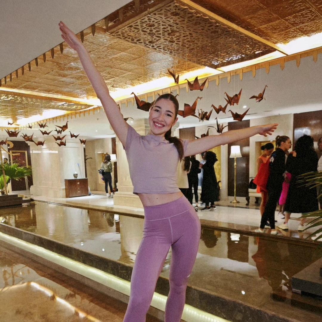 Lucija Begic diện trang phục năng động trong phần thi thể thao. Người đẹp thể hiện sức bền dẻo dai trong các phần thi chạy bộ, hoạt động nhóm.