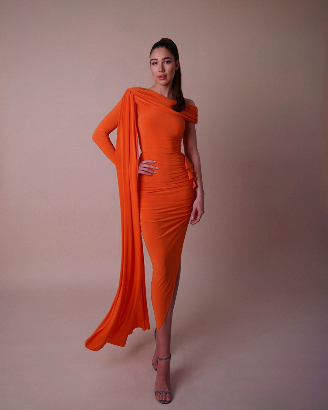 Người đẹp Croatia hiện là sinh viên, người mẫu và huấn luận viên thể lực. Là một cựu vận động viên, Lucija đam mê các hoạt động thể thao đa dạng và kết nối với mọi người thông qua các hoạt động thể chất.