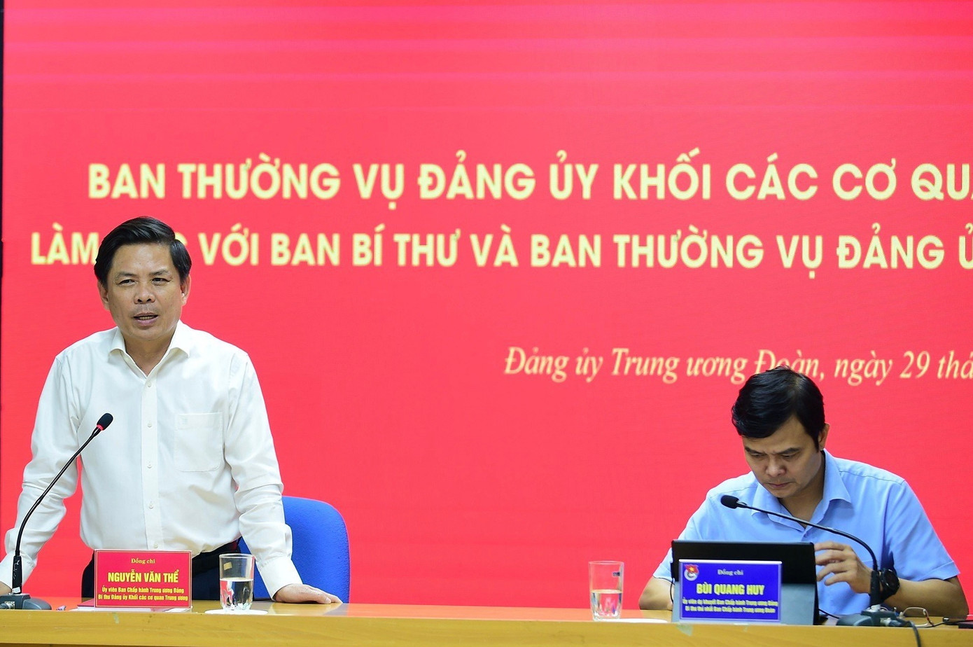 Bí thư Đảng uỷ Khối các cơ quan T.Ư Nguyễn Văn Thể (bên trái) và Bí thư thứ nhất T.Ư Đoàn, Bí thư Đảng uỷ Cơ quan T.Ư Đoàn Bùi Quang Huy tại cuộc làm việc. Bí thư Đảng uỷ Khối các cơ quan T.Ư Nguyễn Văn Thể (bên trái) và Bí thư thứ nhất T.Ư Đoàn, Bí thư Đảng uỷ Cơ quan T.Ư Đoàn Bùi Quang Huy tại cuộc làm việc.