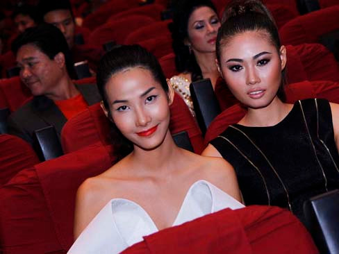 Hoàng Thùy và Mai Giang rất thân thiết