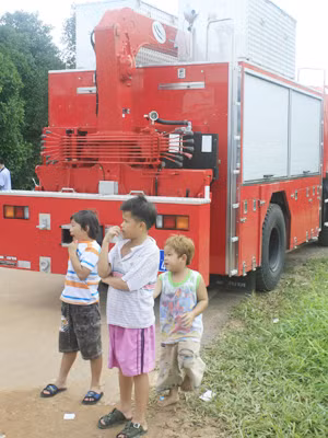 Xe cứu thương ra vào liên tục chuyển thi thể nạn nhân vụ đắm tàu