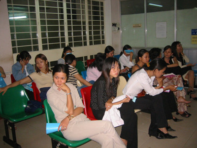 Các sản phụ chờ khám thai tại Bệnh viện Từ Dũ (TPHCM)