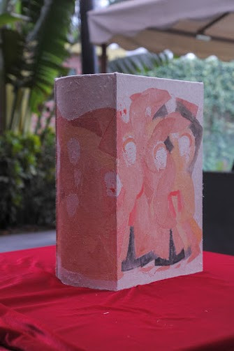 Cận cảnh cuốn từ điển dát vàng đầu tiên ở Việt Nam ảnh 9