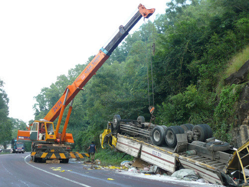 Hiện trường vụ lật xe. Hiện trường vụ lật xe