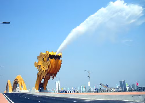 ...và hình ảnh Rồng phun nước. ...và hình ảnh Rồng phun nước