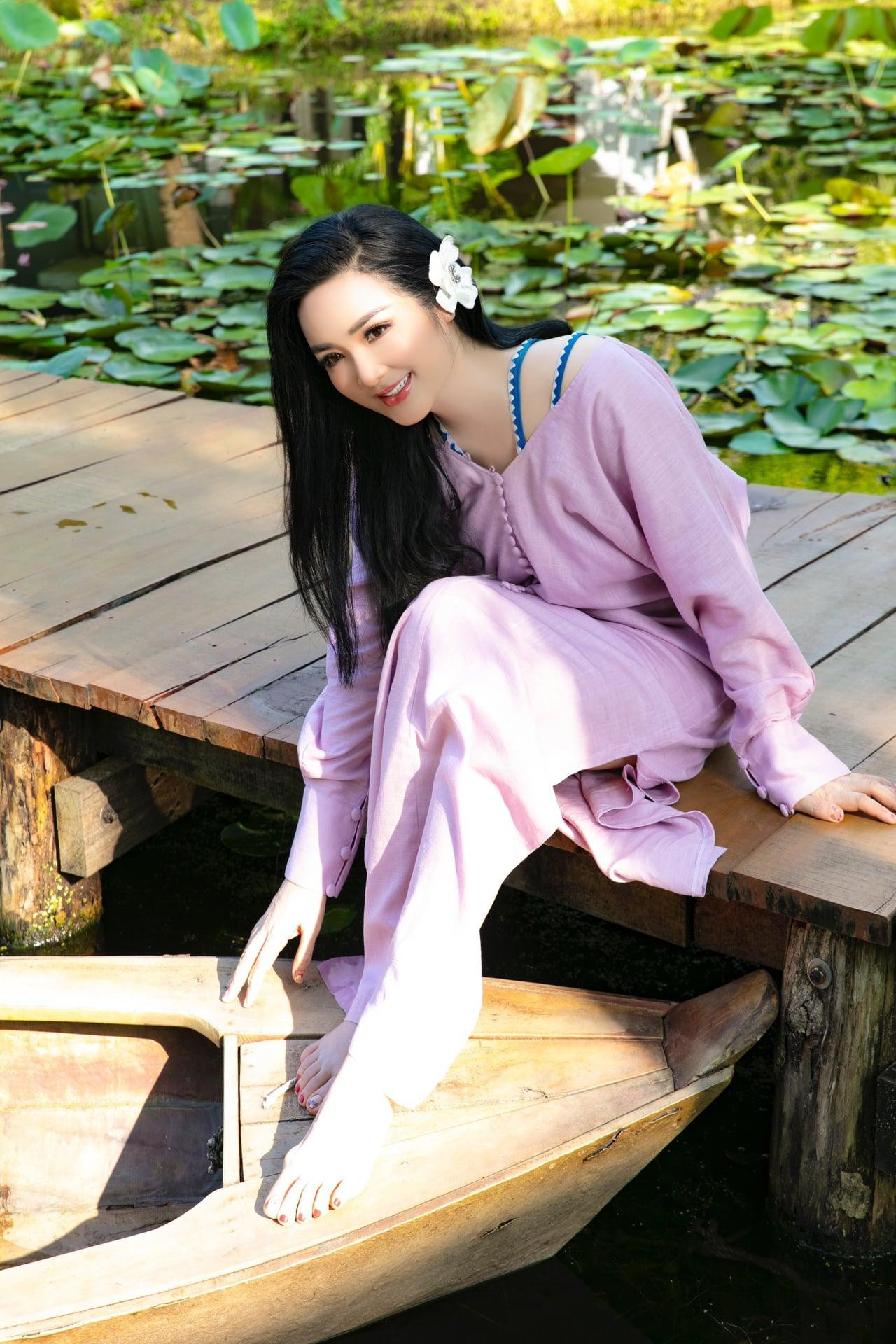 Hoa hậu Giáng My khoe nét trẻ trung quên thời gian khiến fans ngưỡng mộ.