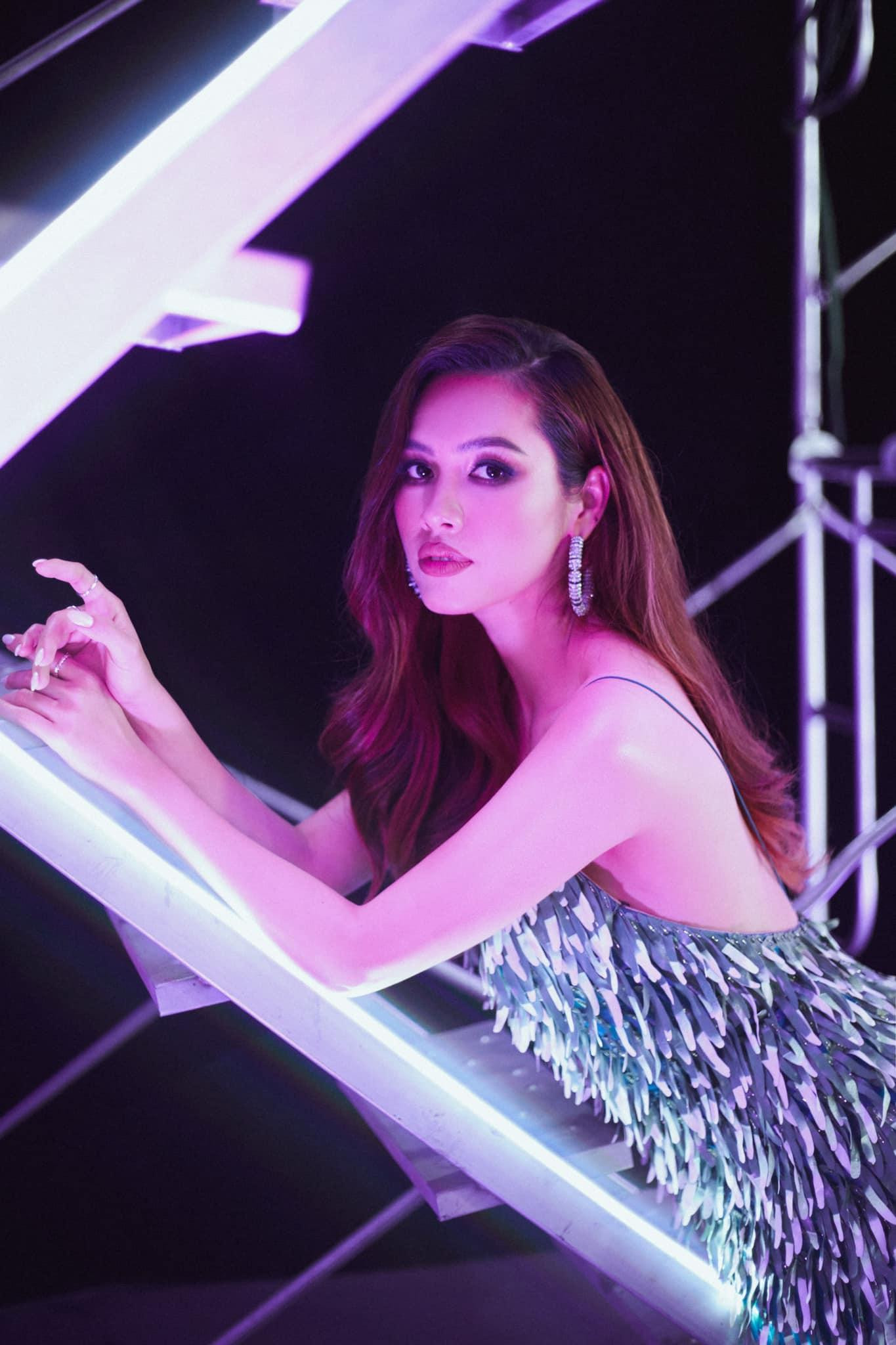 Nhan sắc lộng lẫy, quyến rũ của Hoàng My sau 12 năm giành ngôi vị Á hậu khiến fans ngưỡng mộ.